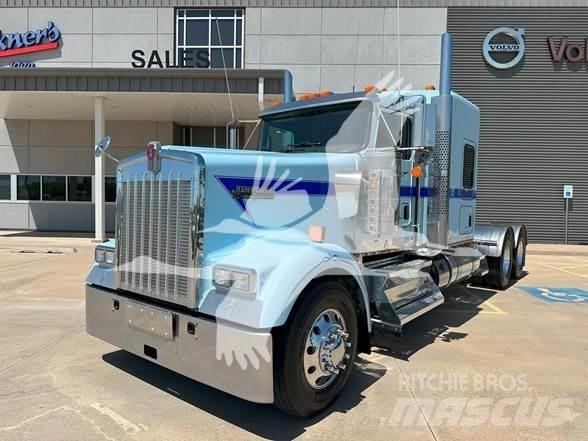 Kenworth W900L Trekkers