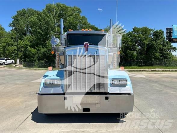 Kenworth W900L Trekkers