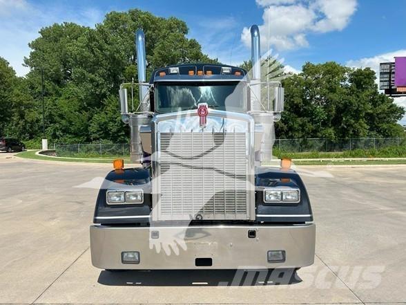 Kenworth W900L Trekkers