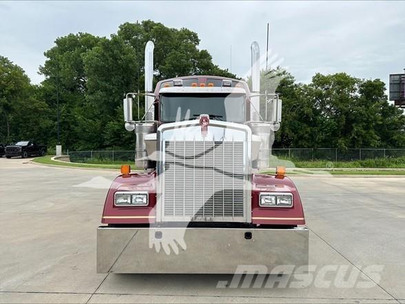 Kenworth W900L Trekkers