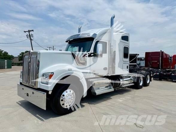 Kenworth W990 Trekkers