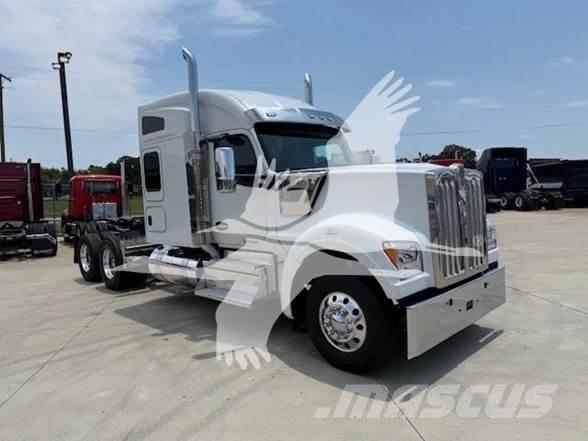 Kenworth W990 Trekkers