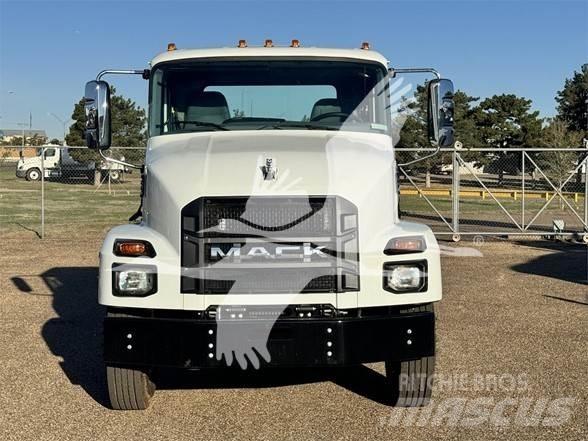 Mack MD6 Chassis met cabine