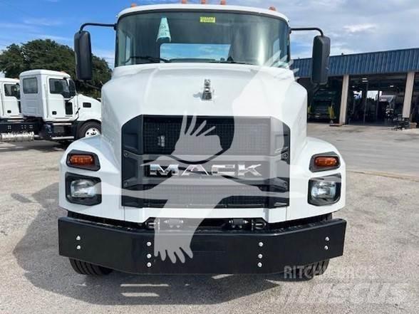 Mack MD6 Chassis met cabine