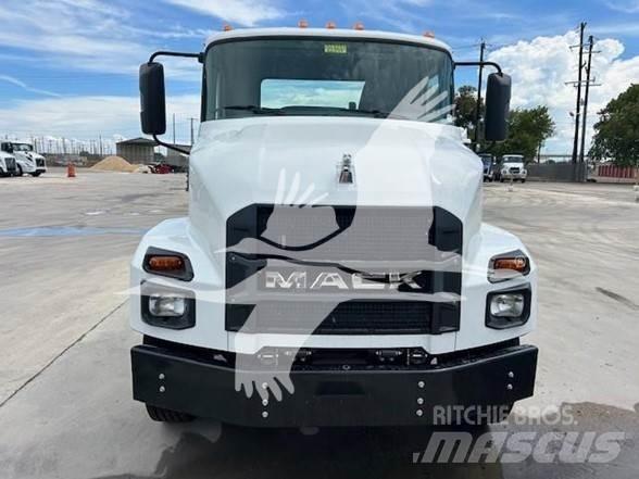 Mack MD6 Chassis met cabine