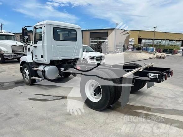 Mack MD6 Chassis met cabine