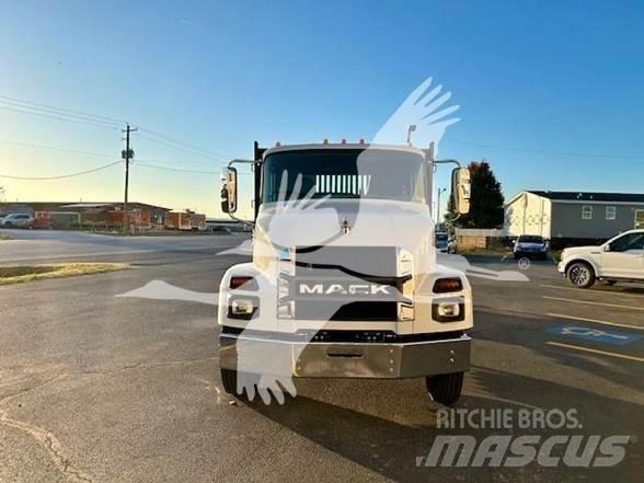 Mack MD6 Platte bakwagens