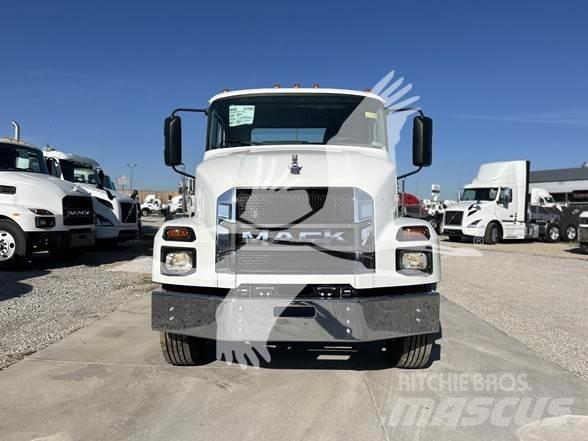 Mack MD6 Chassis met cabine