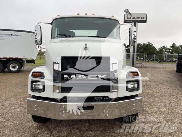 Mack MD6 Platte bakwagens