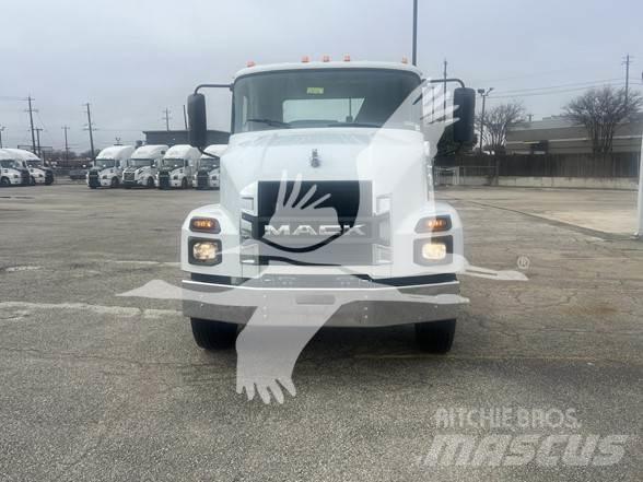 Mack MD6 Chassis met cabine