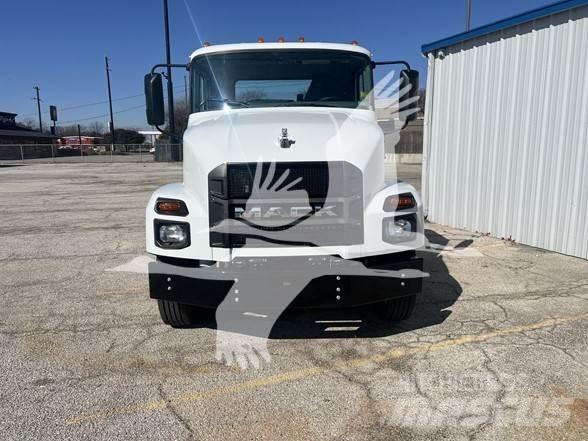 Mack MD6 Chassis met cabine