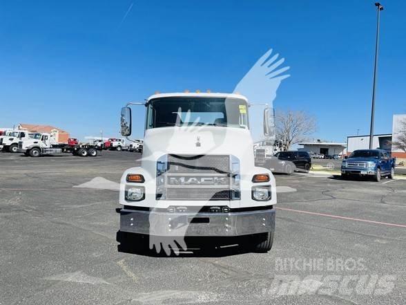 Mack MD6 Chassis met cabine
