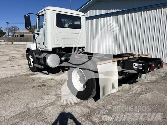 Mack MD6 Chassis met cabine