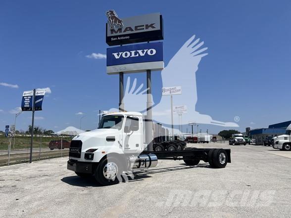 Mack MD6 Chassis met cabine