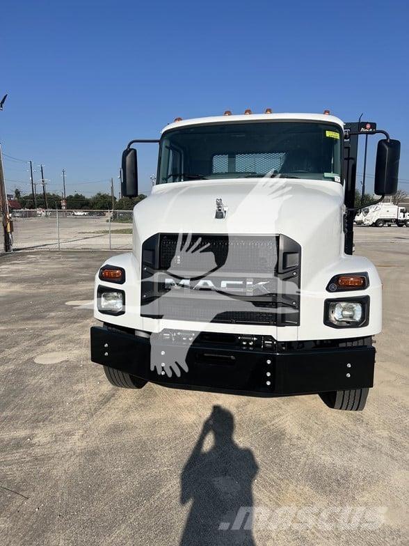 Mack MD6 Platte bakwagens