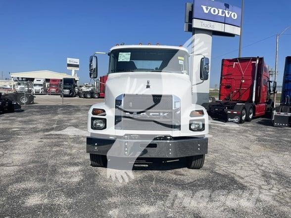 Mack MD6 Chassis met cabine