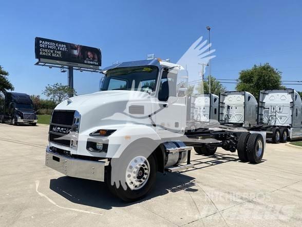 Mack MD7 Chassis met cabine