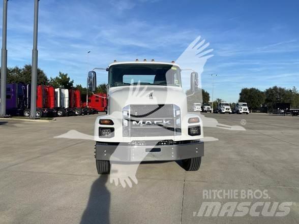 Mack MD7 Chassis met cabine