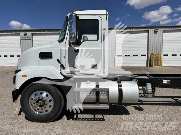 Mack MD7 Chassis met cabine