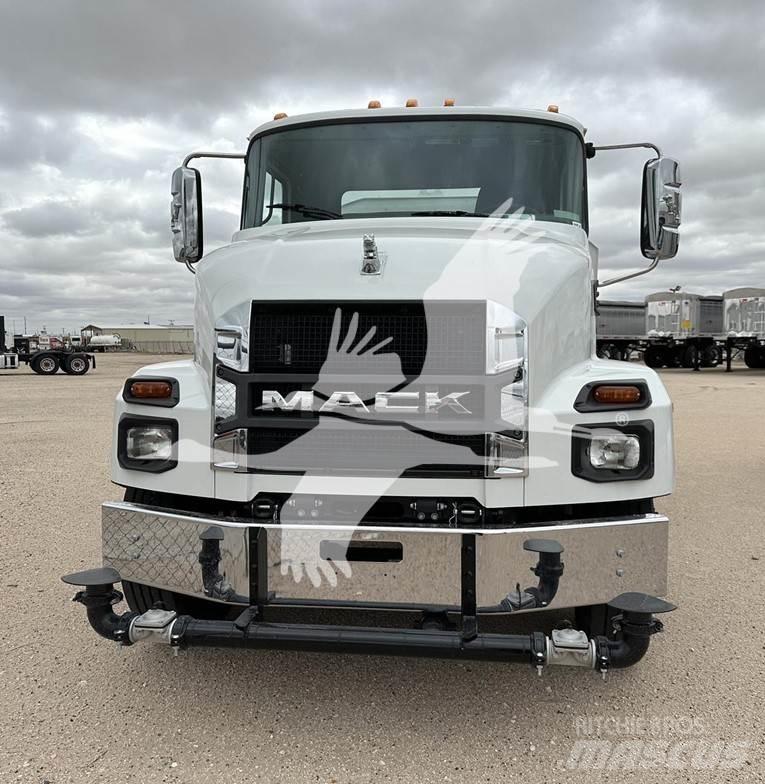 Mack MD7 Tankwagen