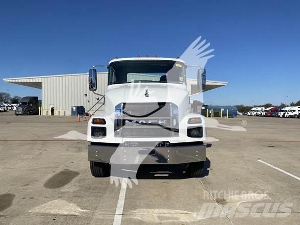 Mack MD7 Chassis met cabine