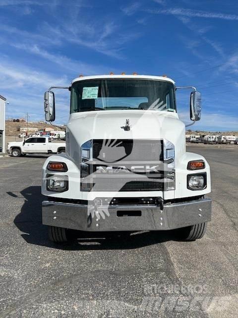 Mack MD7 Chassis met cabine