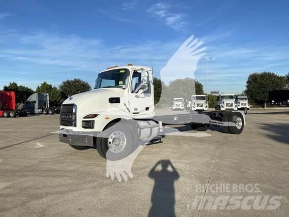 Mack MD7 Chassis met cabine
