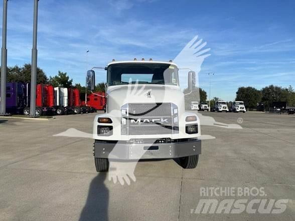 Mack MD7 Chassis met cabine