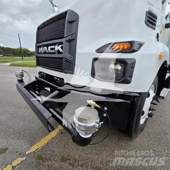 Mack MD7 Tankwagen
