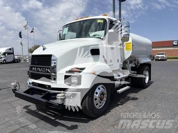 Mack MD7 Tankwagen