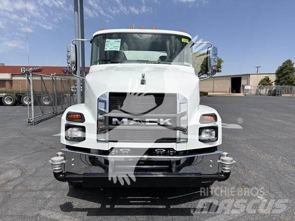 Mack MD7 Tankwagen