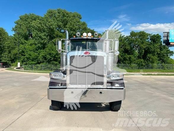 Peterbilt 388 Trekkers