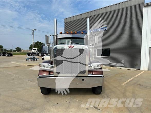 Peterbilt 389 Trekkers