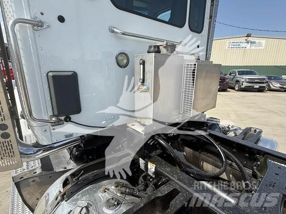 Peterbilt 567 Trekkers