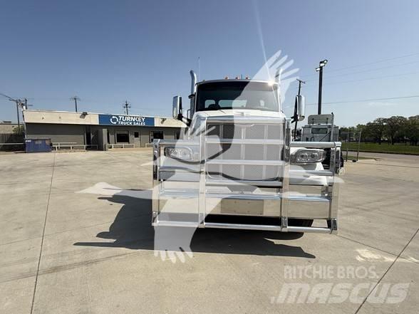 Peterbilt 567 Trekkers