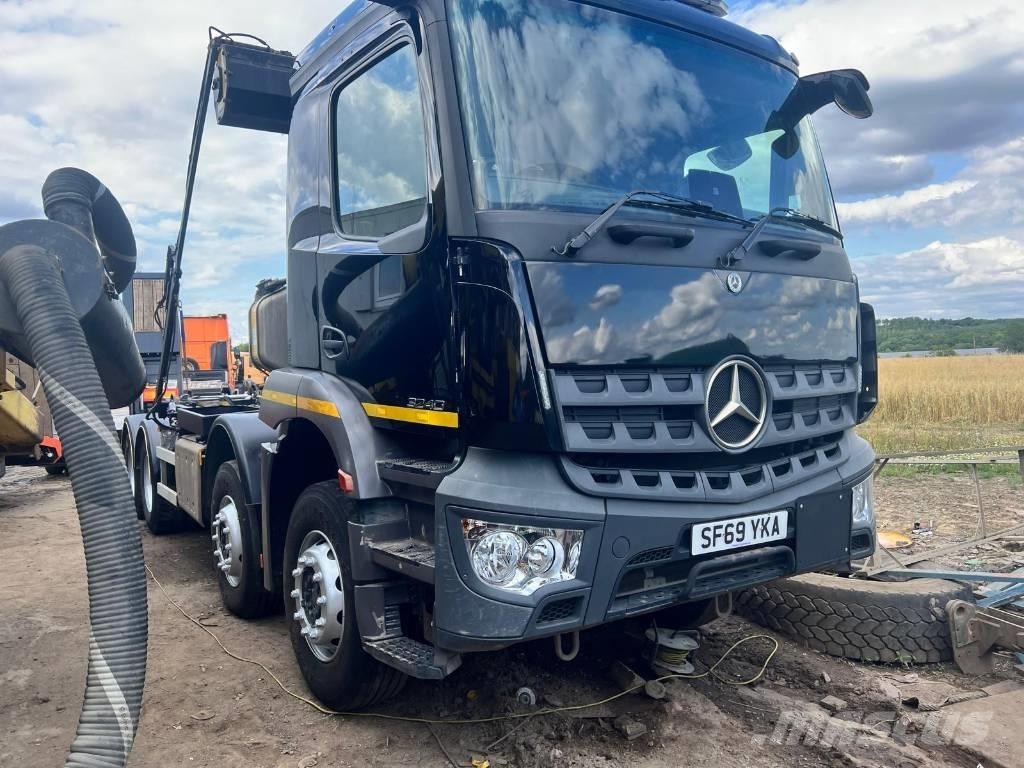 Mercedes-Benz 3240 Vrachtwagen met containersysteem