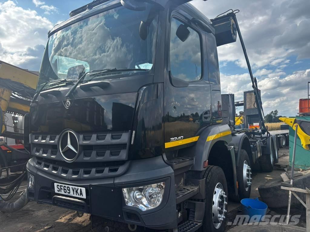 Mercedes-Benz 3240 Vrachtwagen met containersysteem