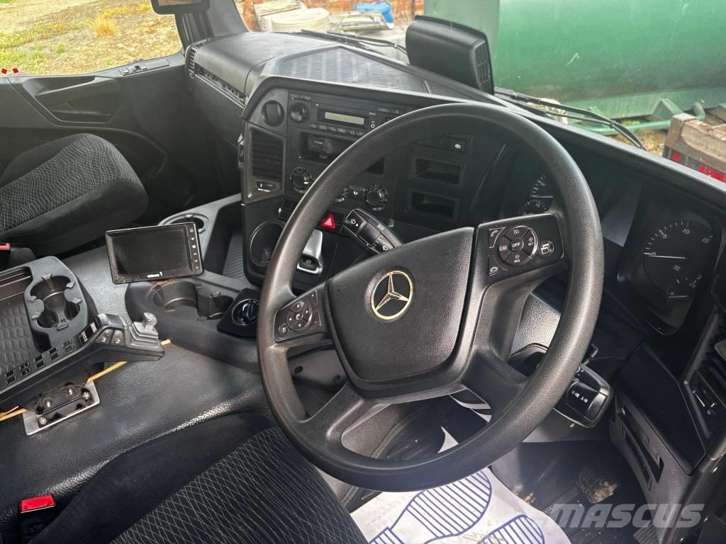 Mercedes-Benz 3240 Vrachtwagen met containersysteem