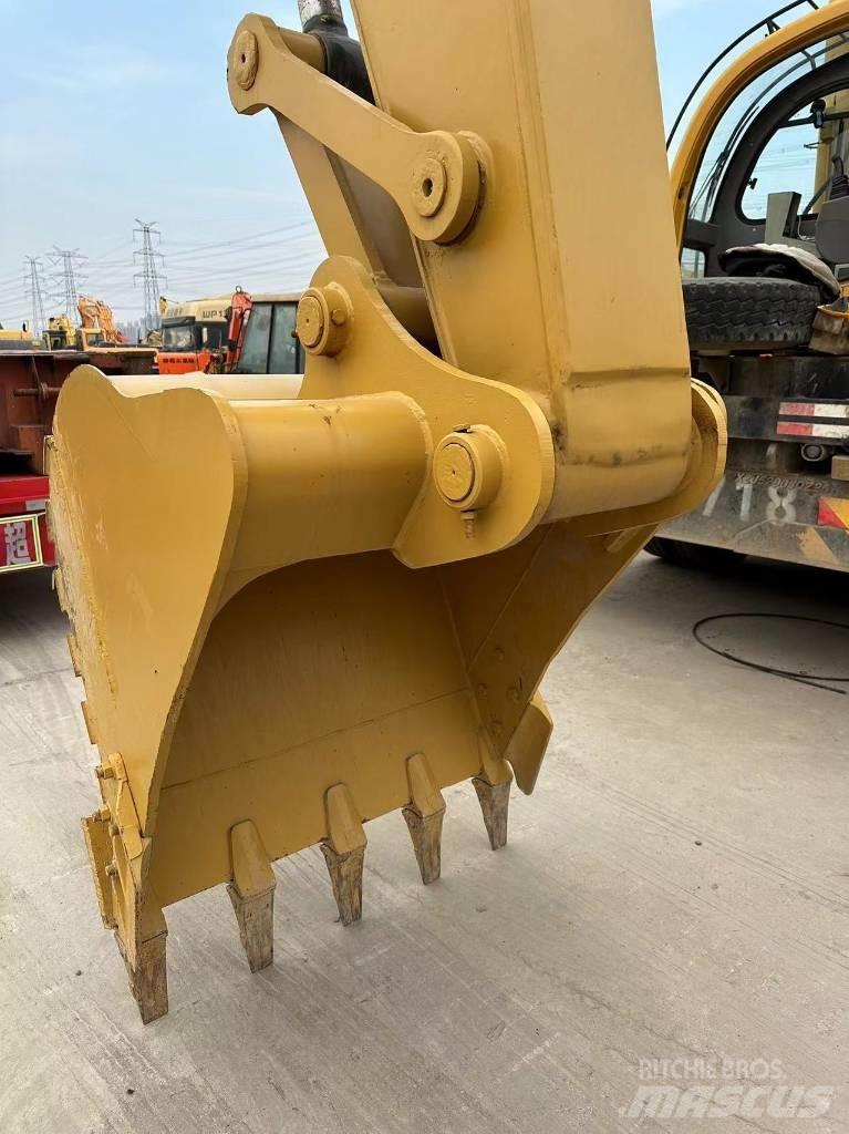 CAT 320 D Rupsgraafmachines