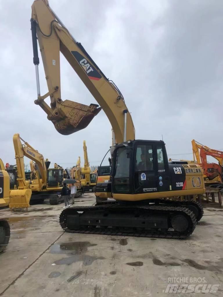 CAT 323 D Rupsgraafmachines