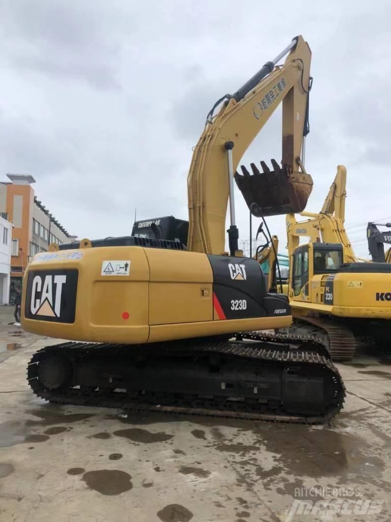 CAT 323 D Rupsgraafmachines