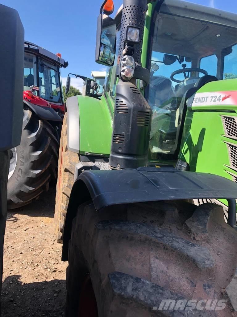 Fendt 724 Vario S4 Tractoren