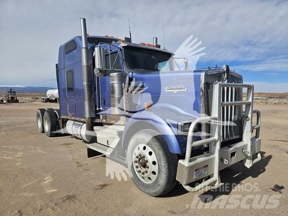 Kenworth W900 Trekkers