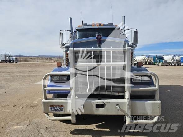 Kenworth W900 Trekkers