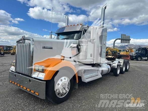 Kenworth W900 Trekkers
