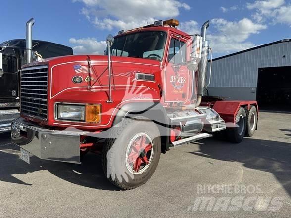 Mack CL753 Trekkers