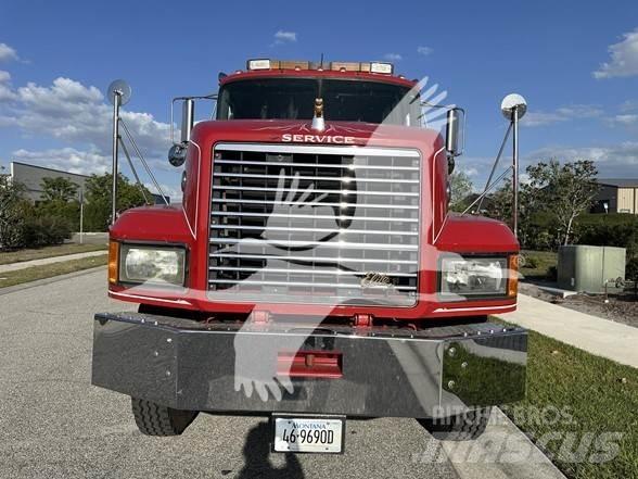 Mack CL753 Trekkers