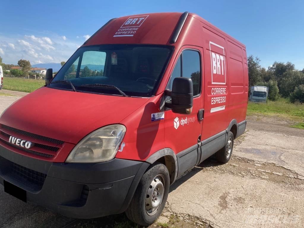 Iveco 35S Gesloten bedrijfswagens