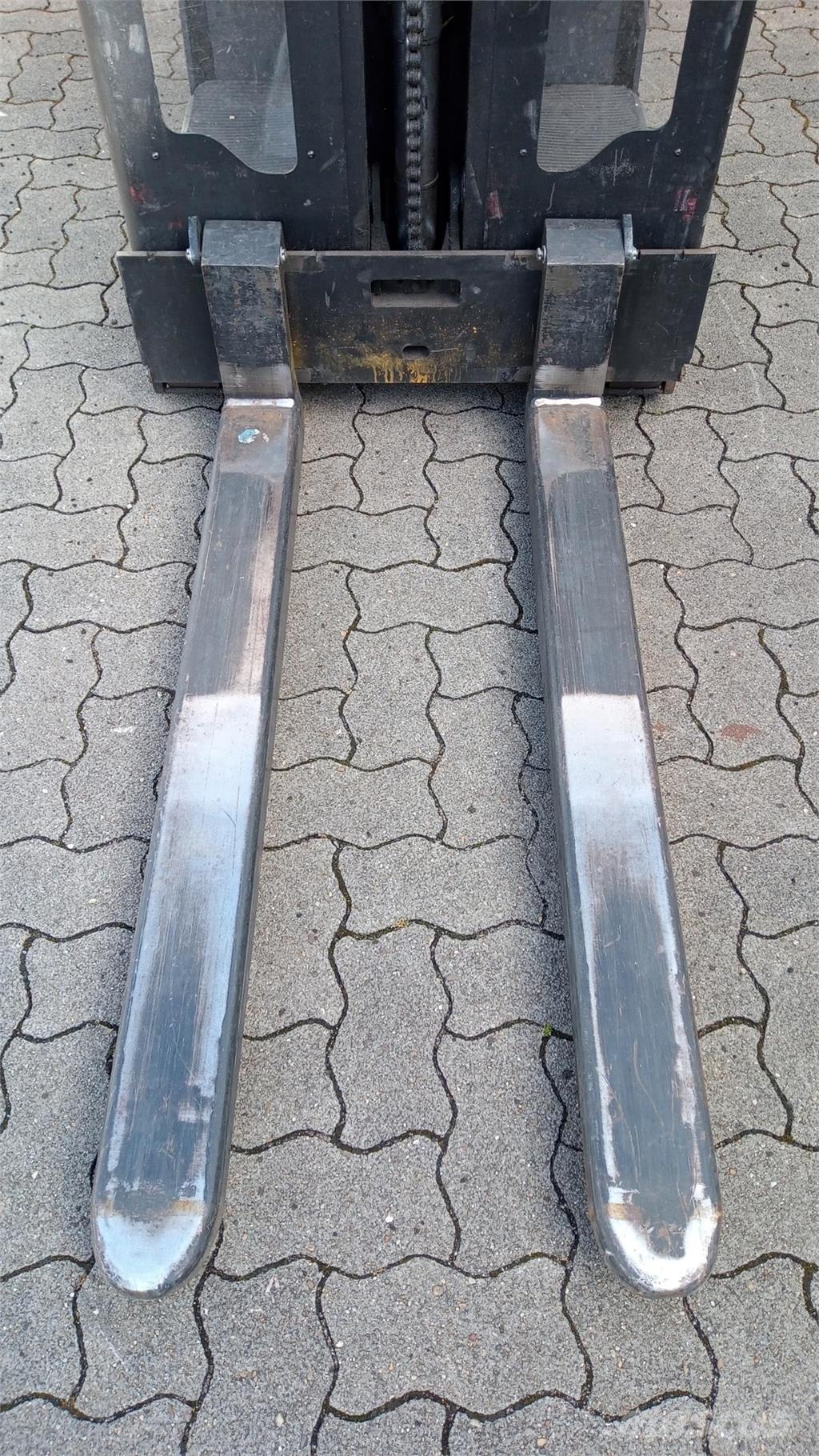 Toyota OSE100 Zelfrijdende stapelaars