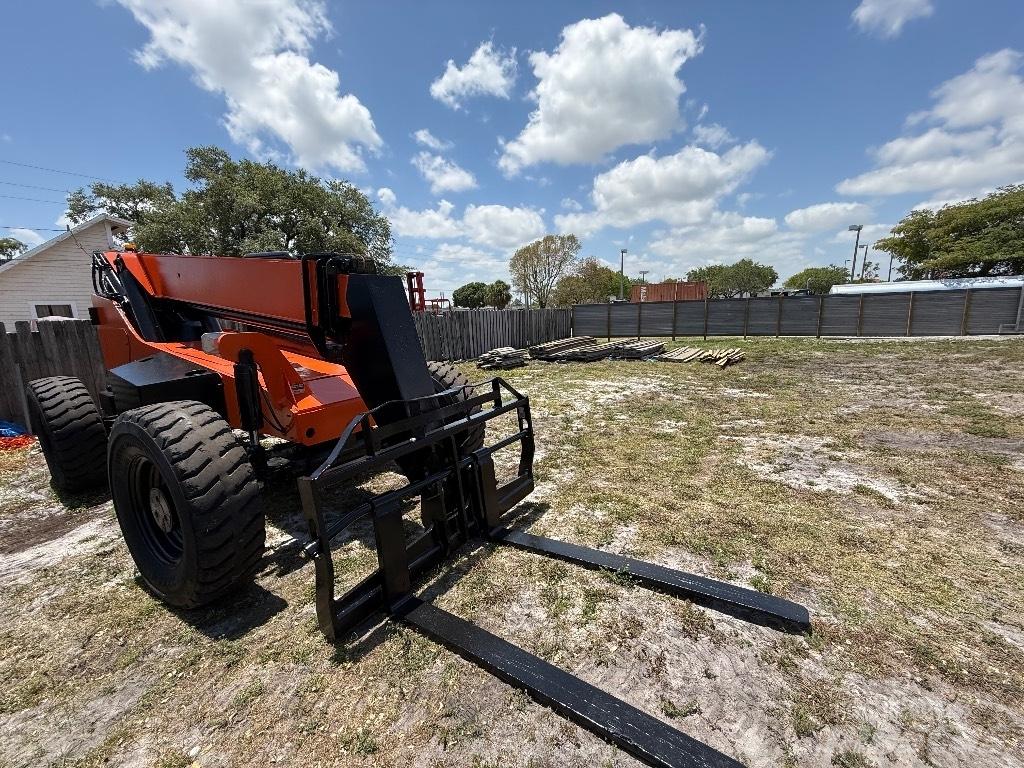 SkyTrak 8042 Verreikers